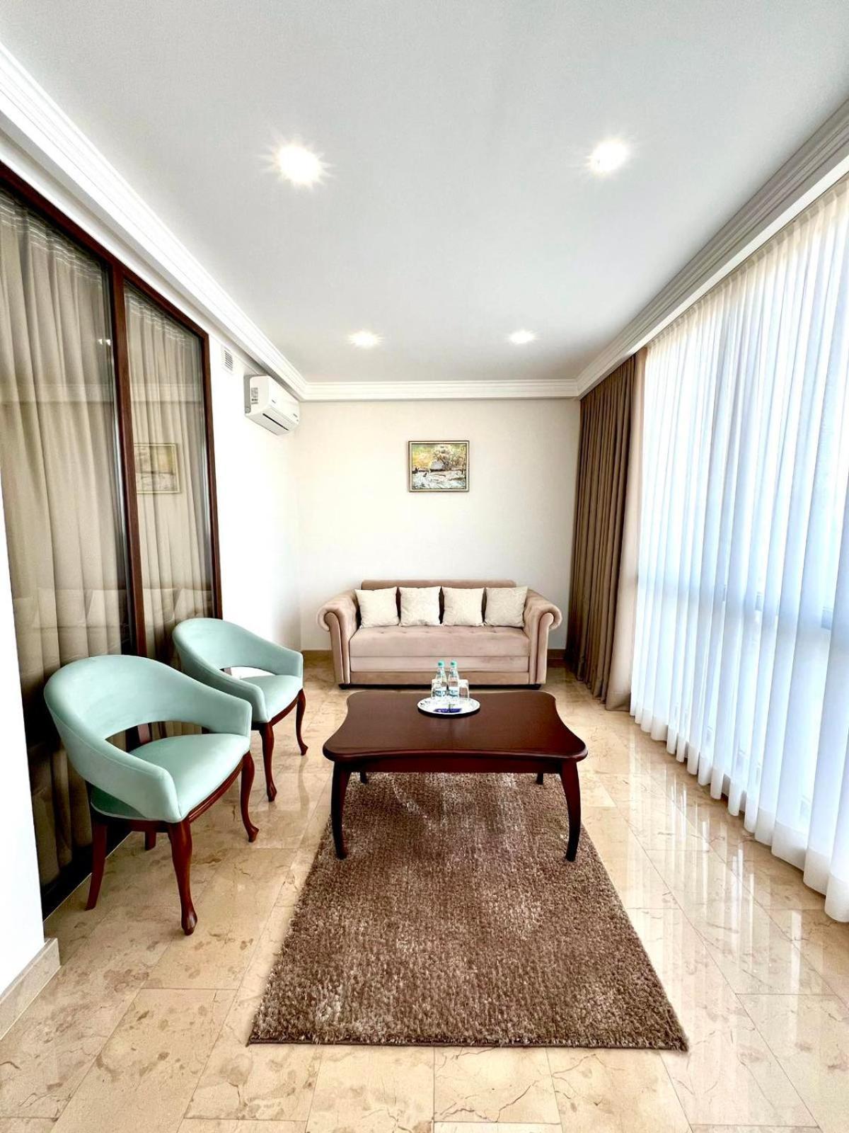 Ambassador Hotel Кишинёв Экстерьер фото